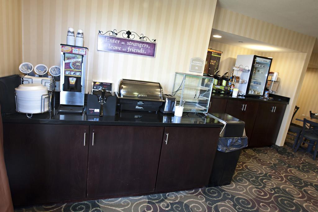 Cobblestone Inn & Suites - Langdon ภายนอก รูปภาพ