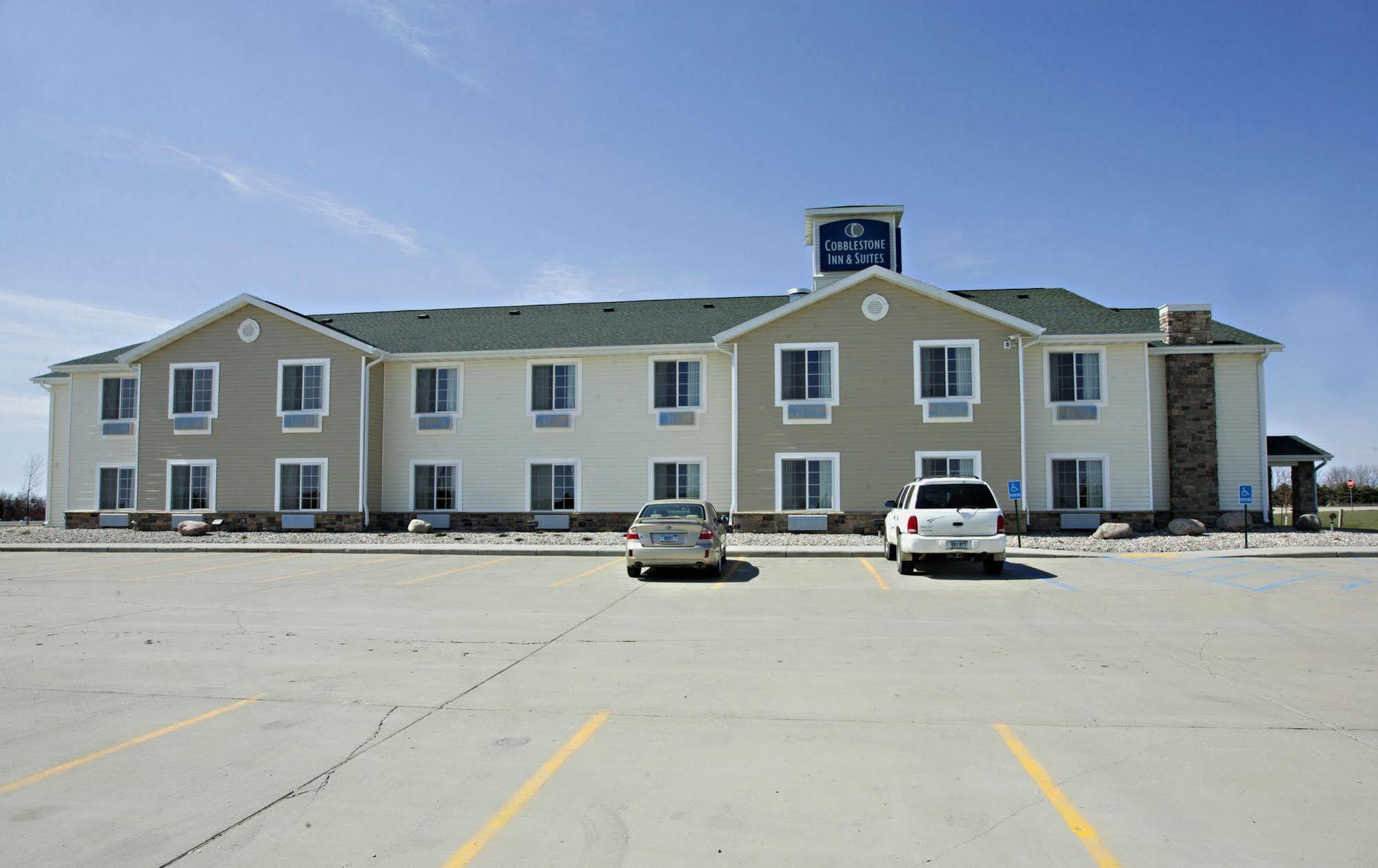 Cobblestone Inn & Suites - Langdon ภายนอก รูปภาพ