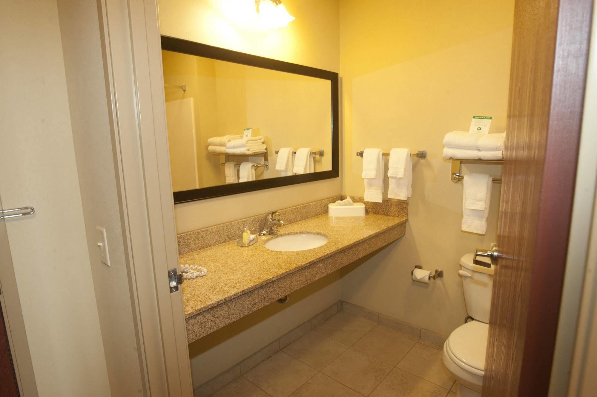 Cobblestone Inn & Suites - Langdon ภายนอก รูปภาพ