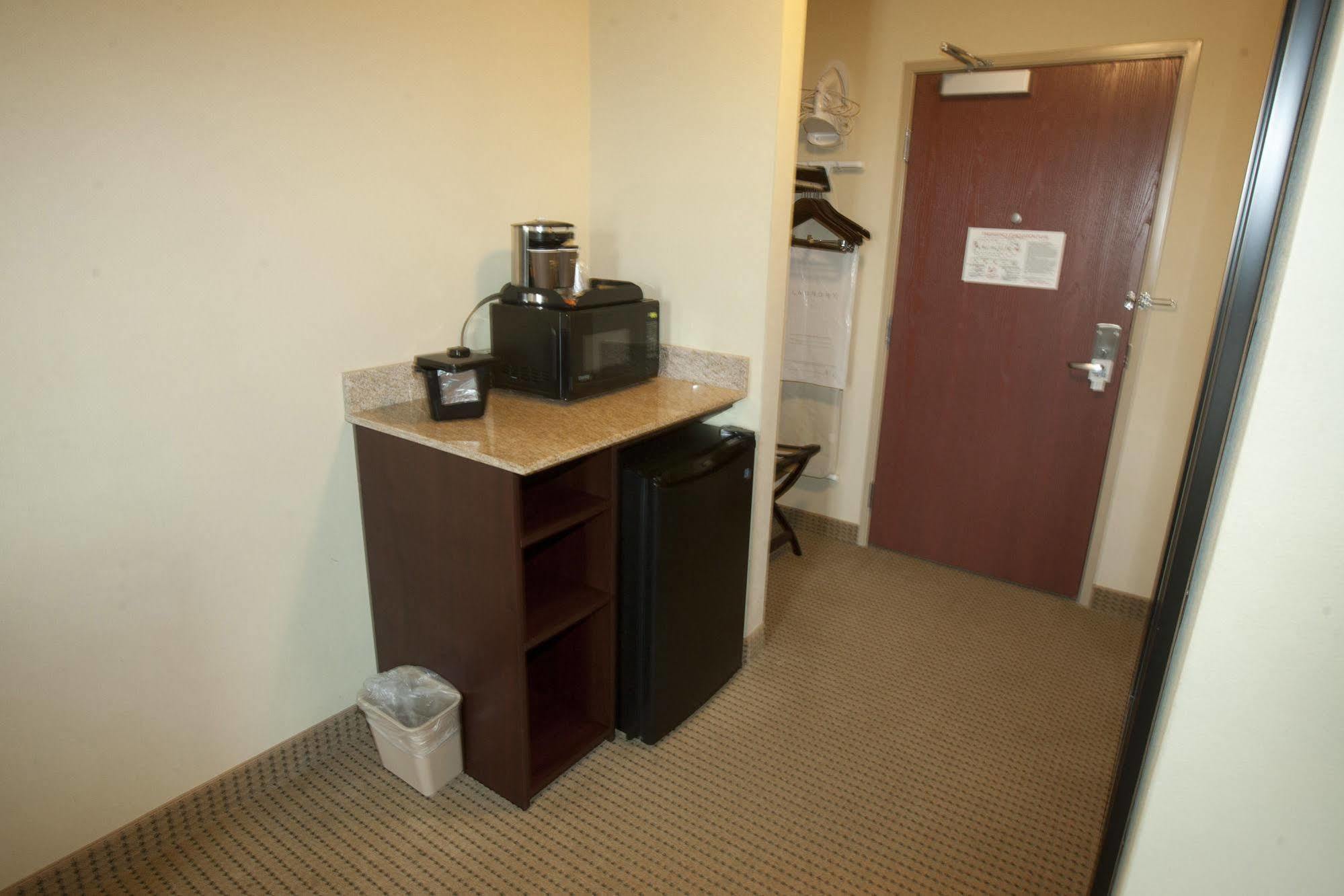 Cobblestone Inn & Suites - Langdon ภายนอก รูปภาพ