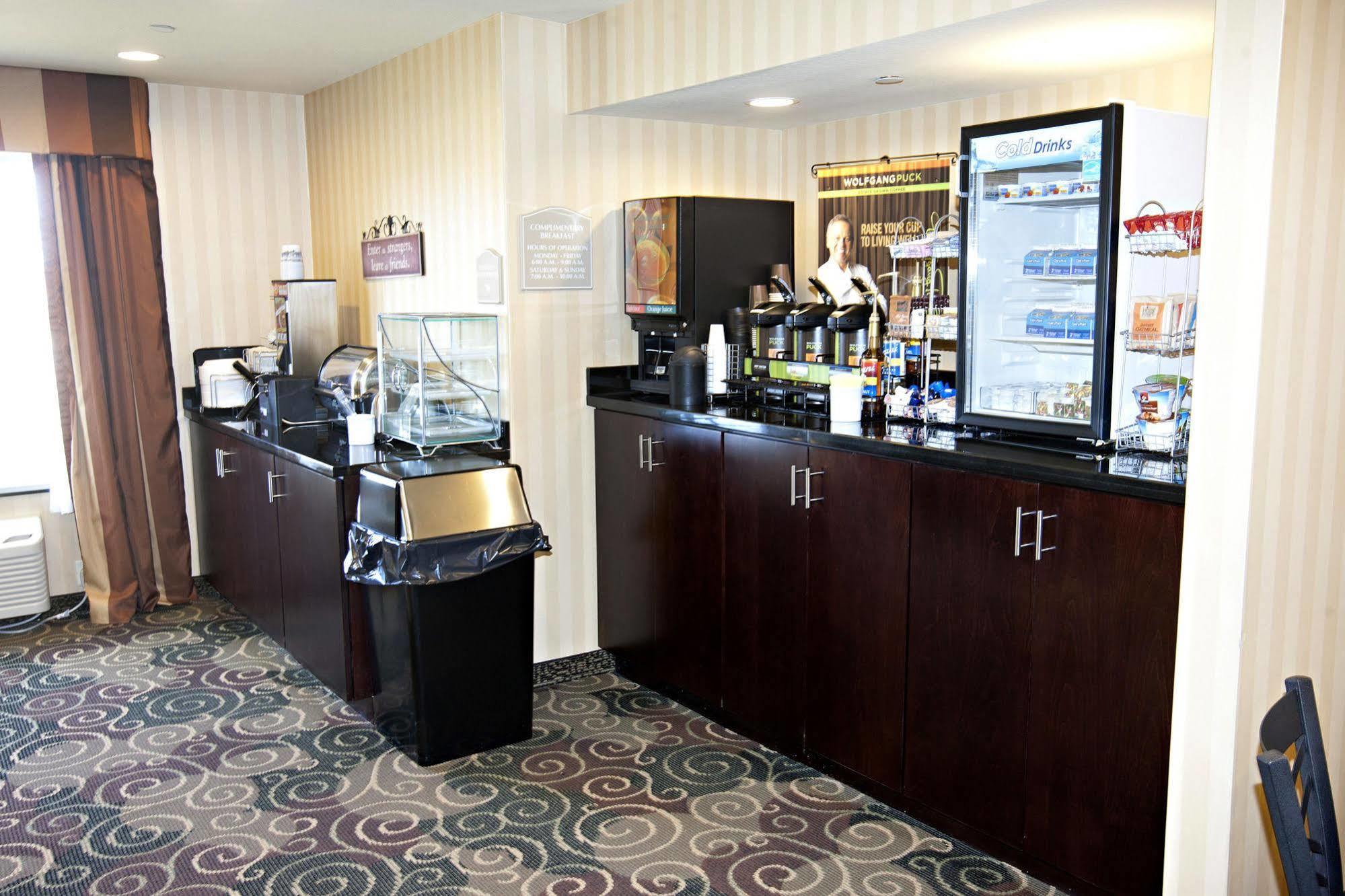 Cobblestone Inn & Suites - Langdon ภายนอก รูปภาพ